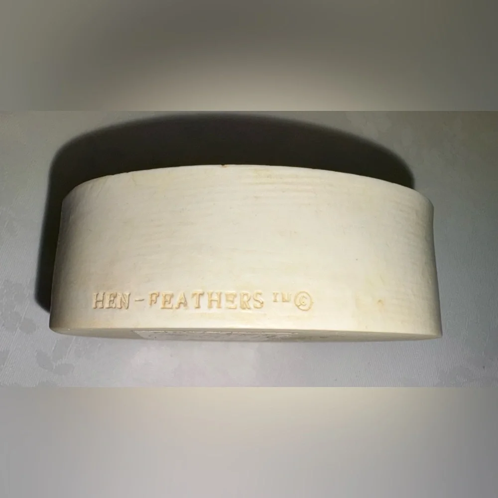 EUC Trinket Box: Hen-Feathers & Co., Cherub in Relief on Lid